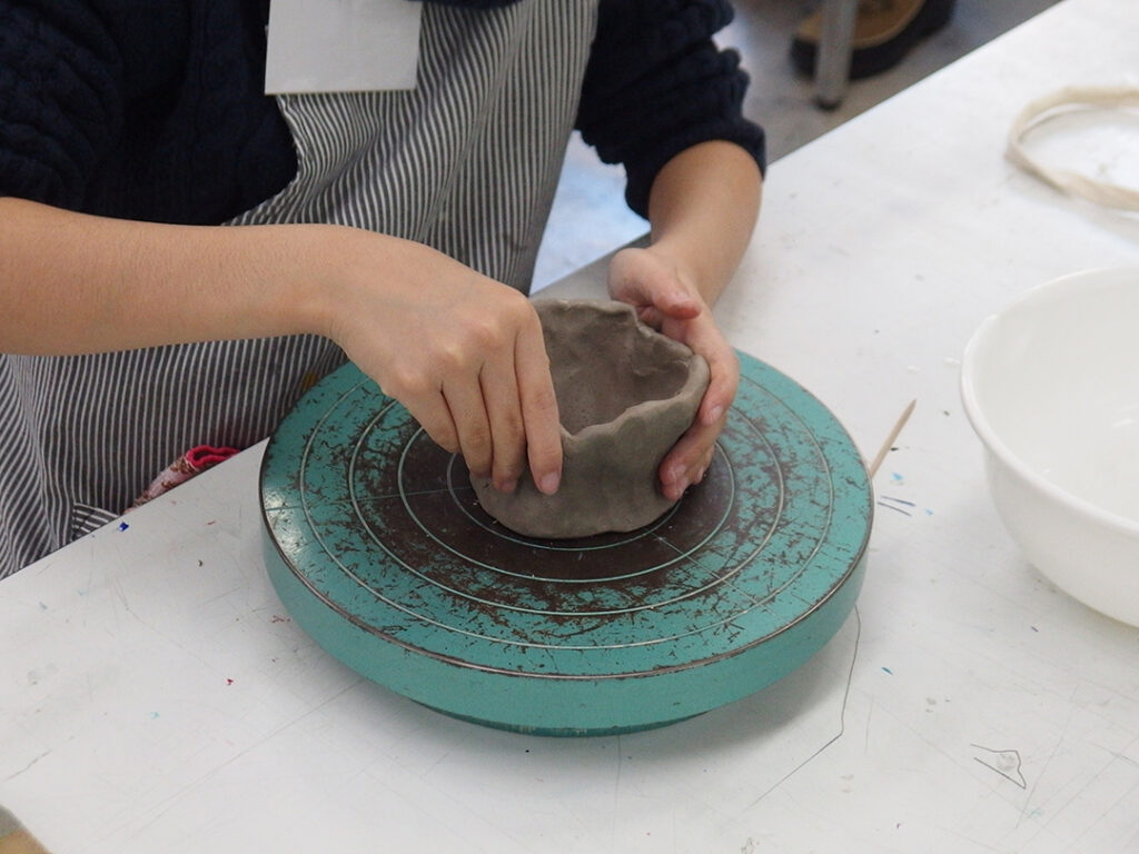 高学年カリキュラム・陶芸の授業風景