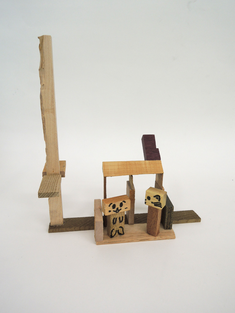 ４年生の作品「木っ端の立体造形」