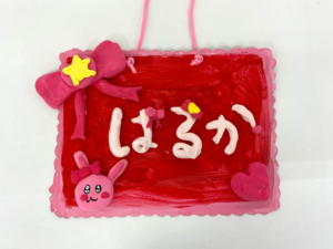 「オリジナルフォントでネームプレートを作ろう」2年生の作品