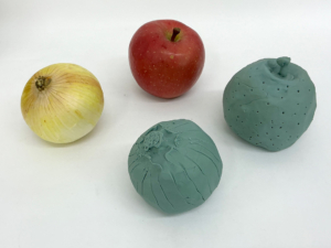 低学年クラス「油粘土で野菜作り」3年生の作品