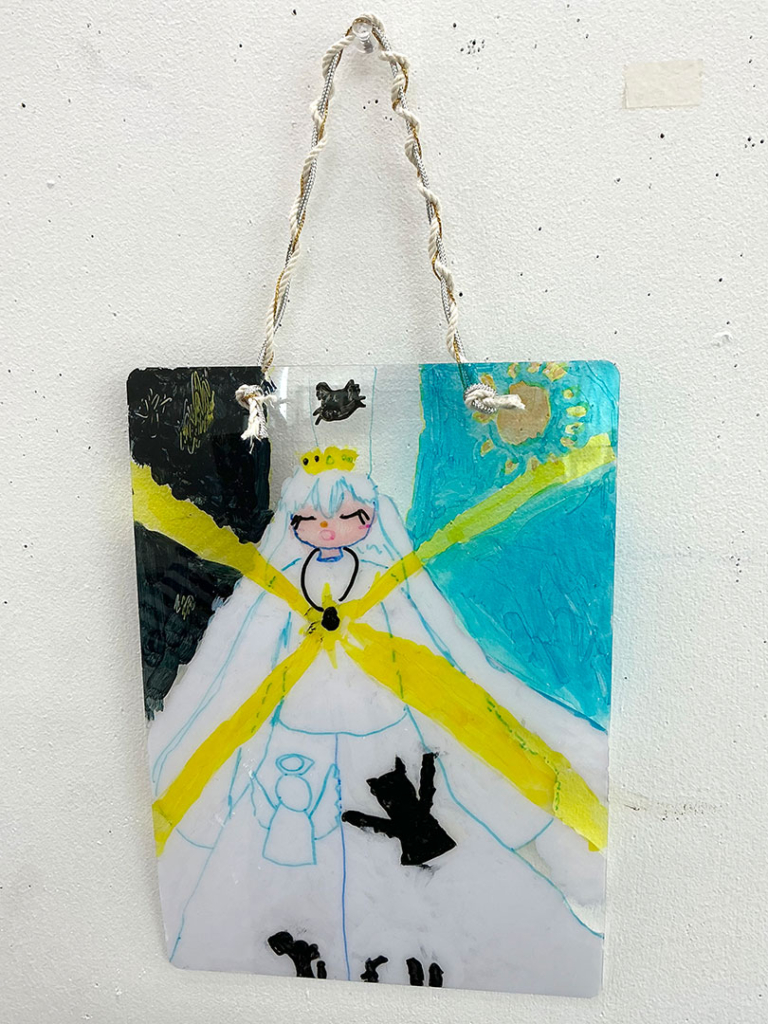 ５年生の作品「透明な板に描く」