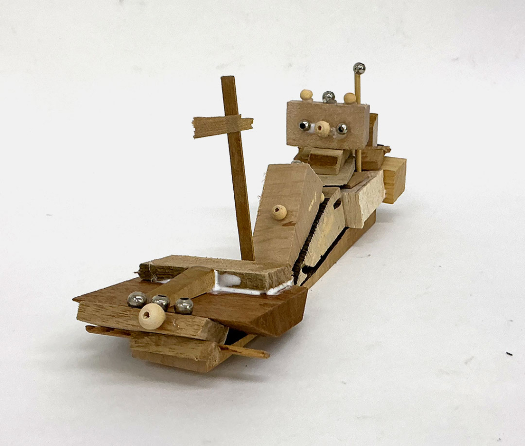 高学年クラス・木っ端の立体作品・４年生の作品