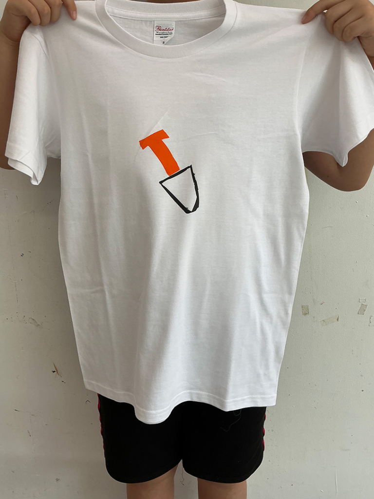 高学年クラス「Tシャツデザイン」5年生の作品