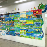 子ども絵画造形教室展2026「低学年クラスの展示風景」